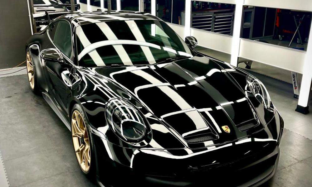applicazione pellicola PPF antisasso su porsche gt3